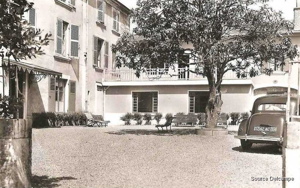 69 Chaponost La Chavanerie Maison de Repos.jpg